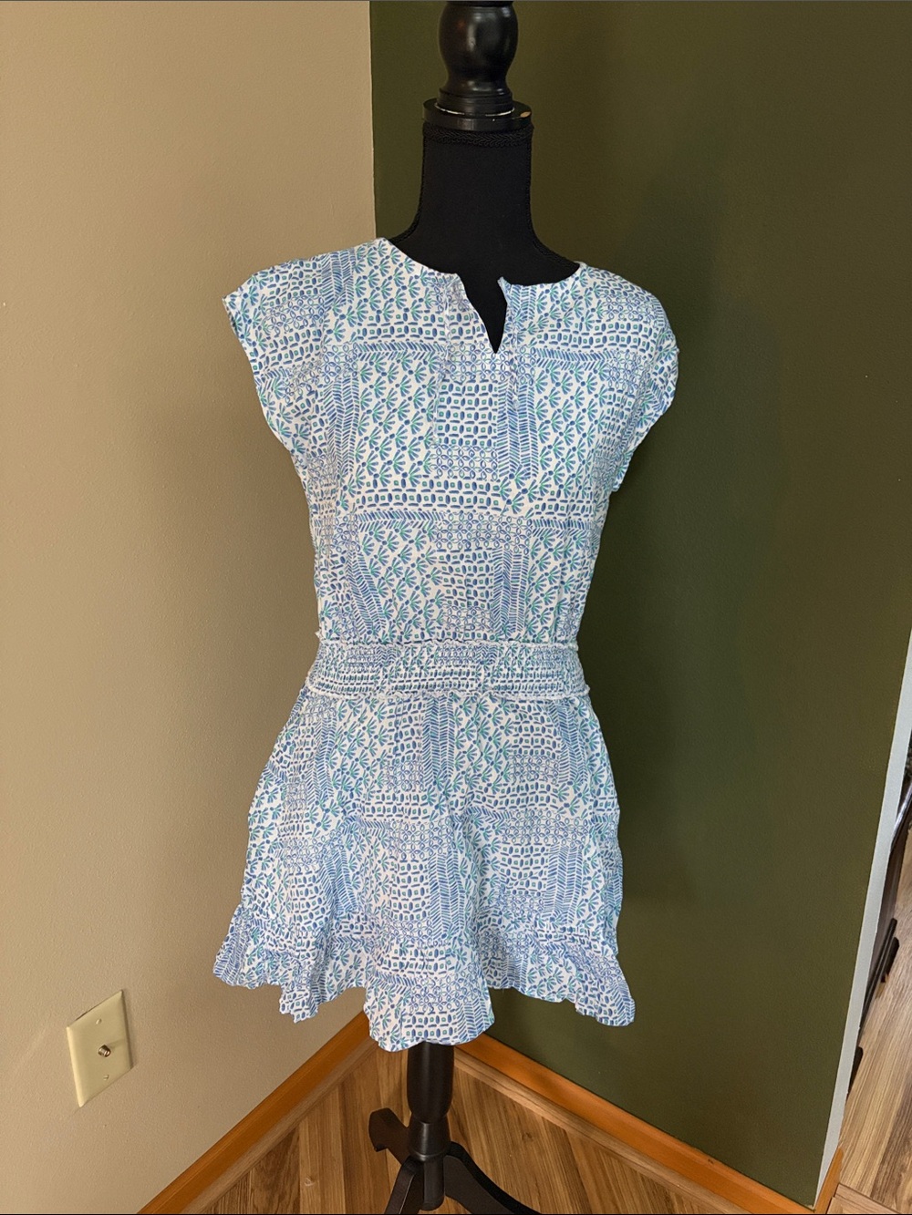 Vineyard Vines Blue & White Printed Casual Dress with Smocked Waist